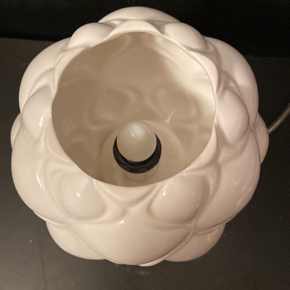 Small Art Deco Bulbous White Ceramic Shade Desk Lamp Cross Metal Base - Picture 3 of 8